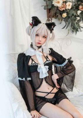 胸大的女大学生